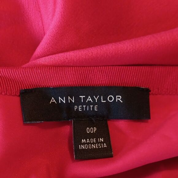 Ann Taylor Red Satiny Skirt. Holiday, Party, Real Red - Picture 4 of 7